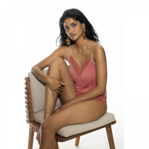 Poetry Style 353 pale macaro